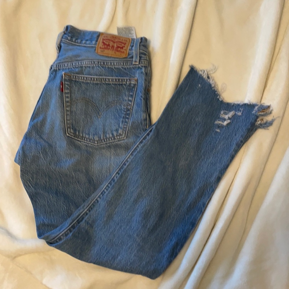 Women’s hem-distressed straight leg Levi’s 501
